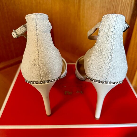 BCBGeneration Jaxina Studded Ankle Strap Peep Toe Leather Sandal  - Size 9M - Picture 2 of 5